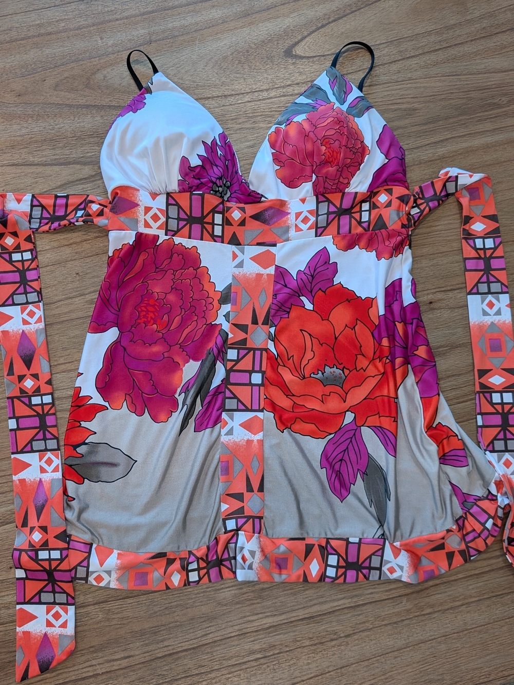 le chateau Floral Shirt in White, Red & Pink